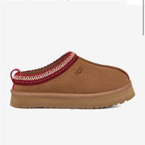Brand New NWT Ugg Tazz sippers in Chestnut size Youth 6 / Wome’s 7 1/2 or 8.